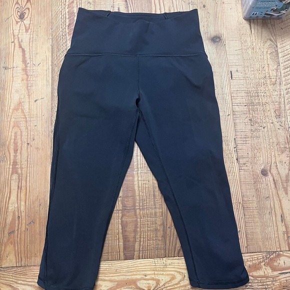 Lululemon Black Crop Leggings High Rise Athletic Workout Yoga Pants Size 6 - Picture 1 of 5